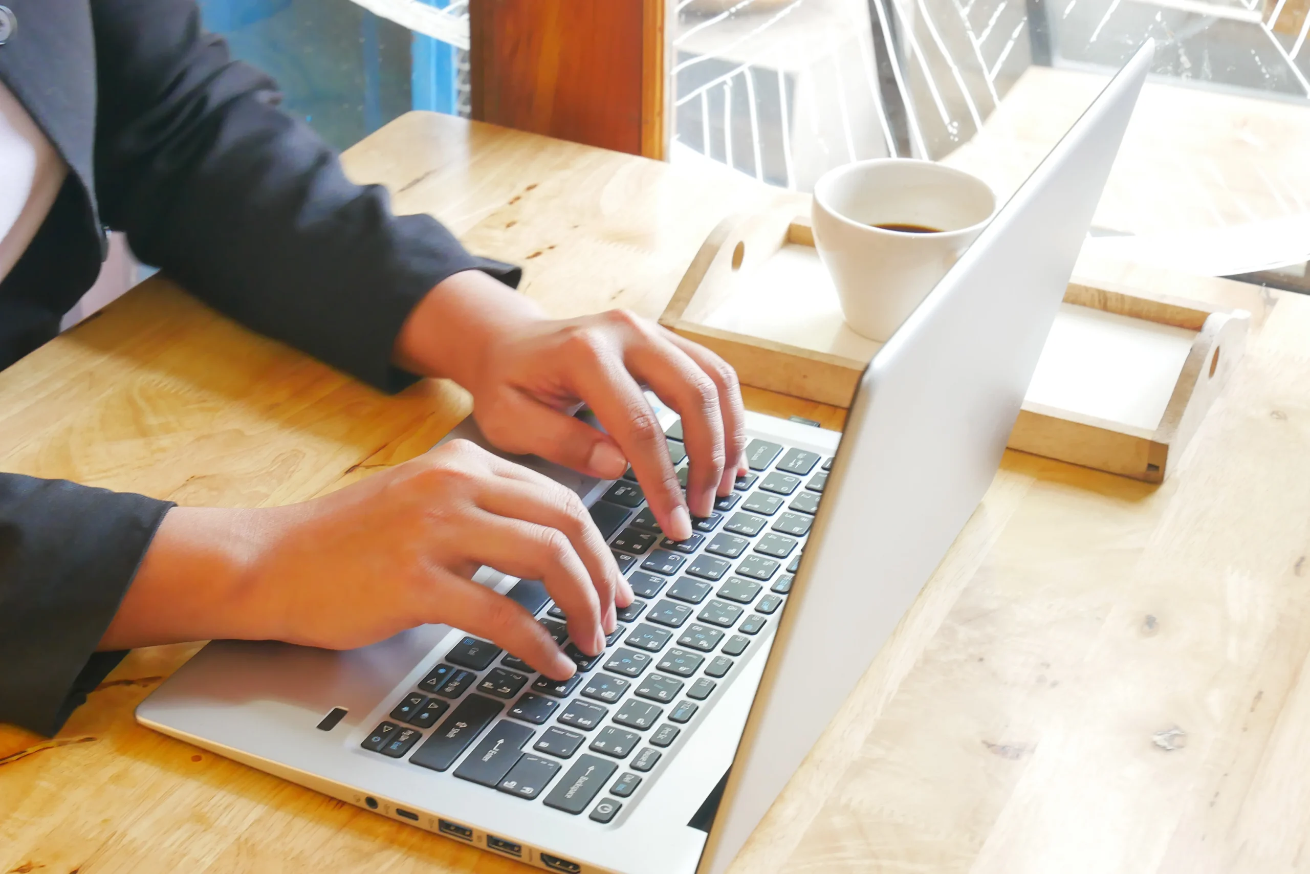 Strategi menulis artikel SEO modern yang disukai pembaca dan Google di 2025